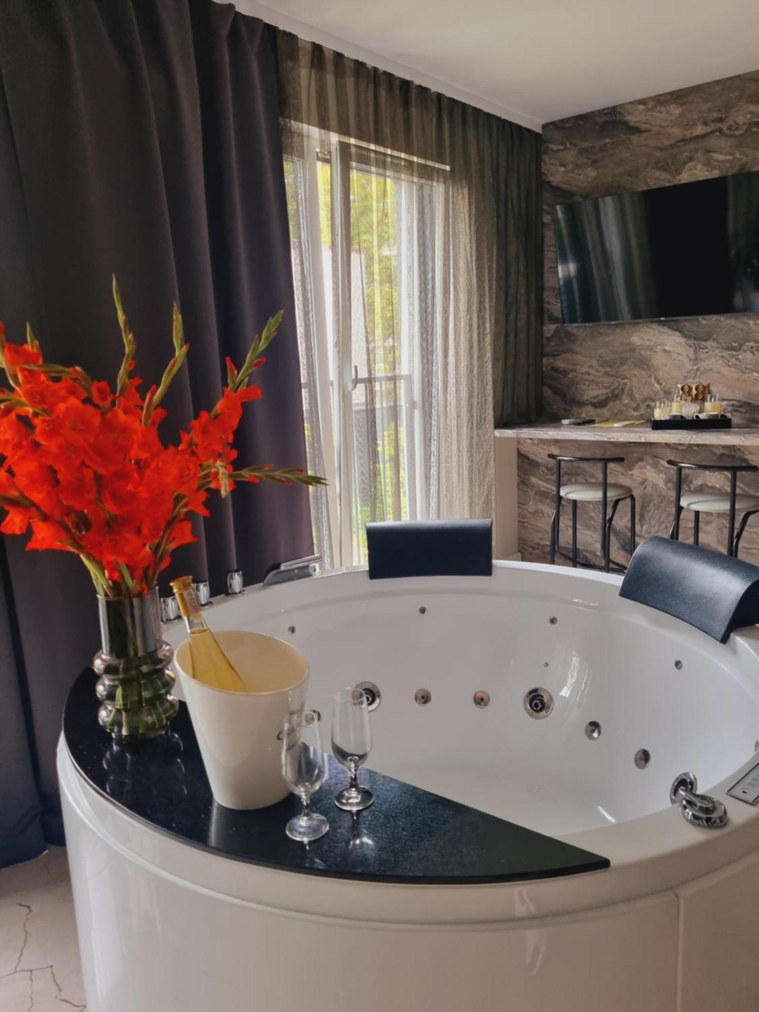 Apartament Jacuzzi Cracovie Extérieur photo