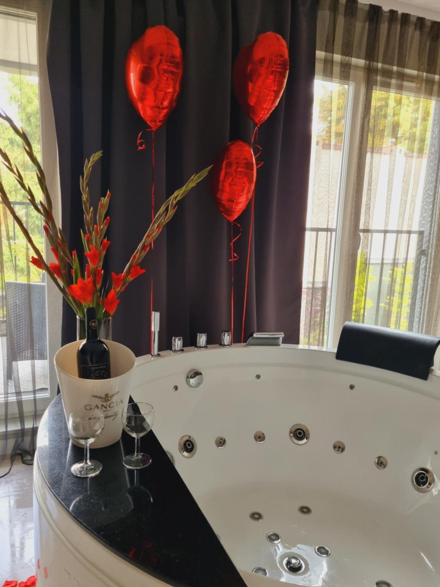 Apartament Jacuzzi Cracovie Extérieur photo